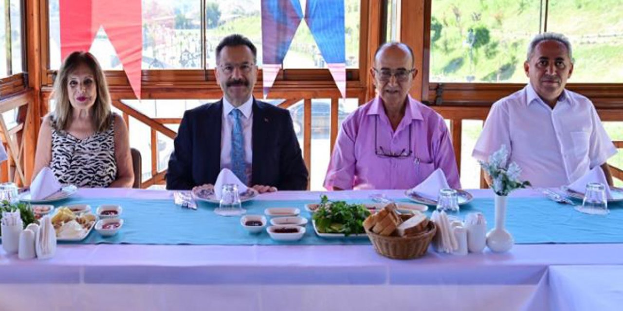 Vali Aksoy Aydınlı şair ve yazarlarla bir araya geldi