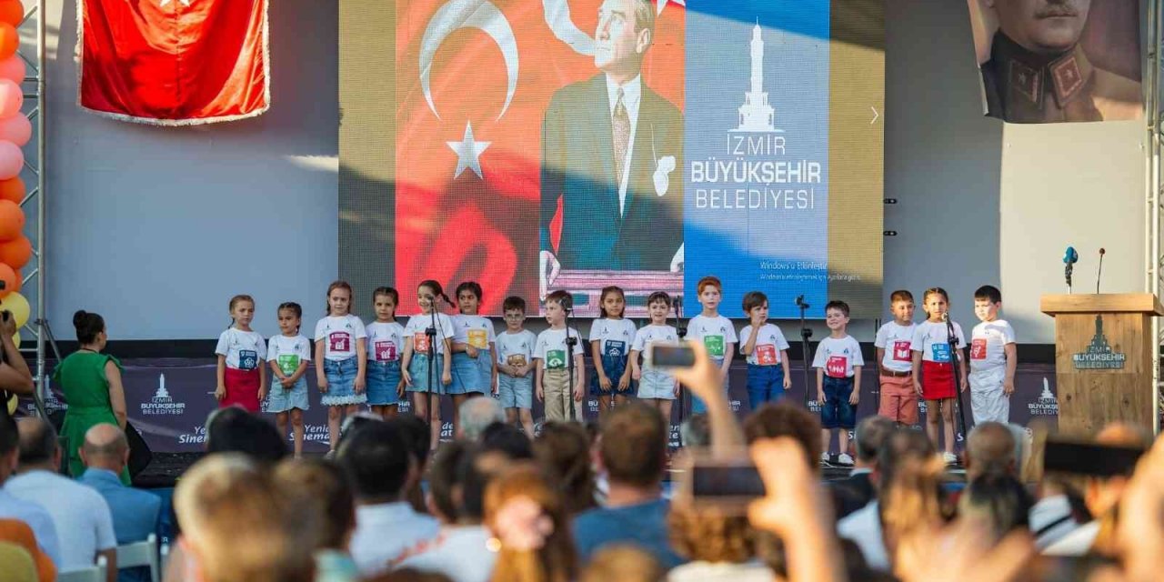 Miniklerin ilk mezuniyet heyecanına Başkan Soyer de ortak oldu