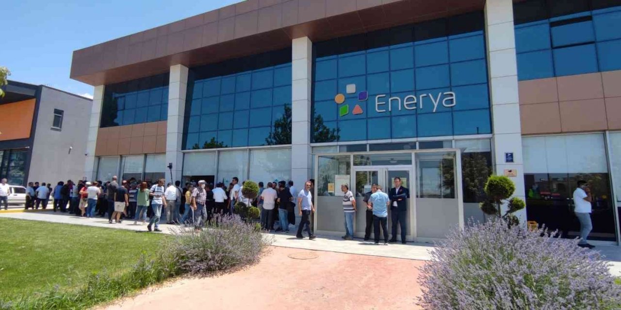 Bayrama günler kala kapı önüne konan işçilerden Enerya’ya şok suçlama