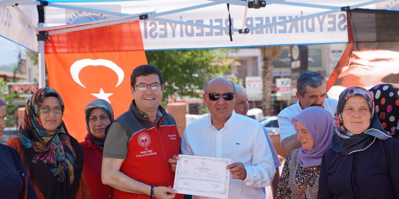 Seydikemer’de üreticilere makine ve ekipman dağıtıldı