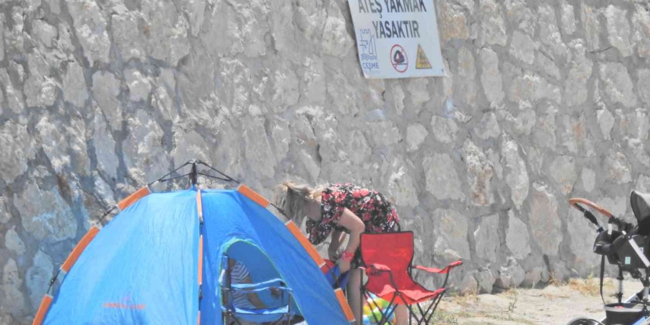 Ünlü tatil merkezi Çeşme’de kamusal alanlarda çadır yasağı