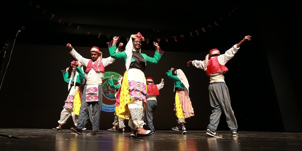 PAÜ’nün yabancı öğrencilerinden renkli mezuniyet töreni