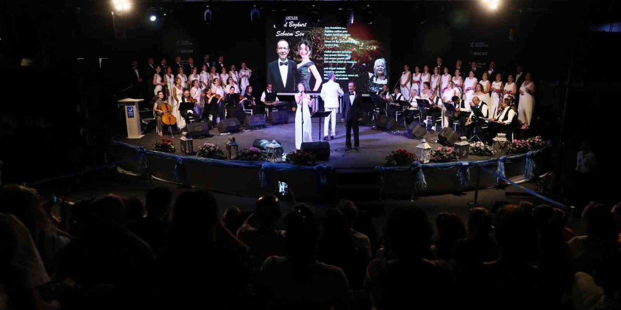 ASEV TSM Korosu Muazzez Abacı şarkılarıyla mest etti