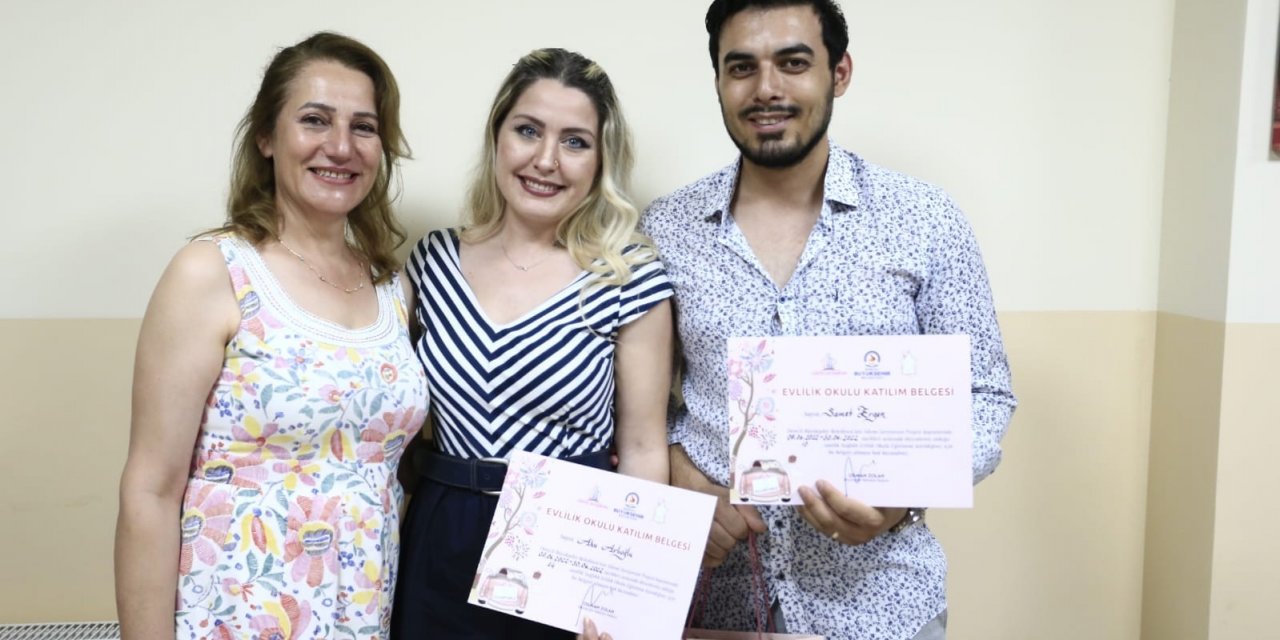 Hamilelik ve Evlilik Okulu 2022’nin ilk mezunlarını verdi