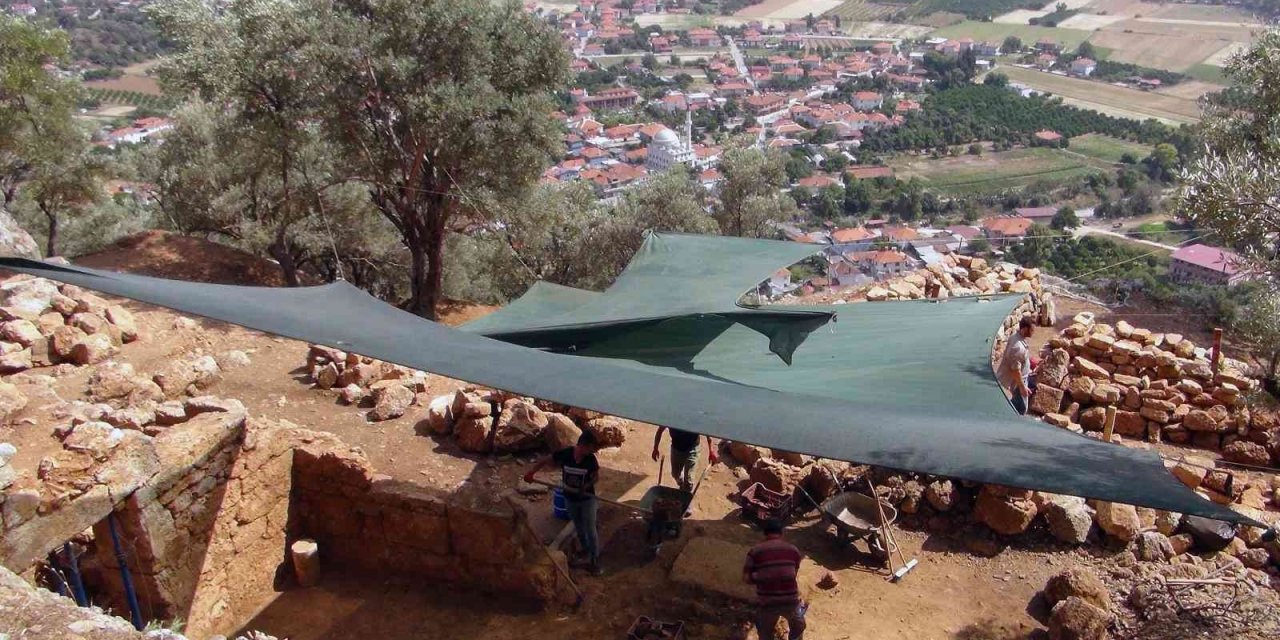 Meclis binası ve tapınak 2 bin yıl sonra gün yüzüne çıktı