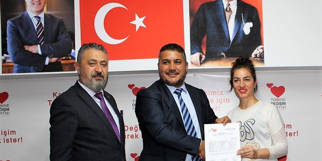 Genel Sekreter Mutlu, yeni üyelere rozet taktı