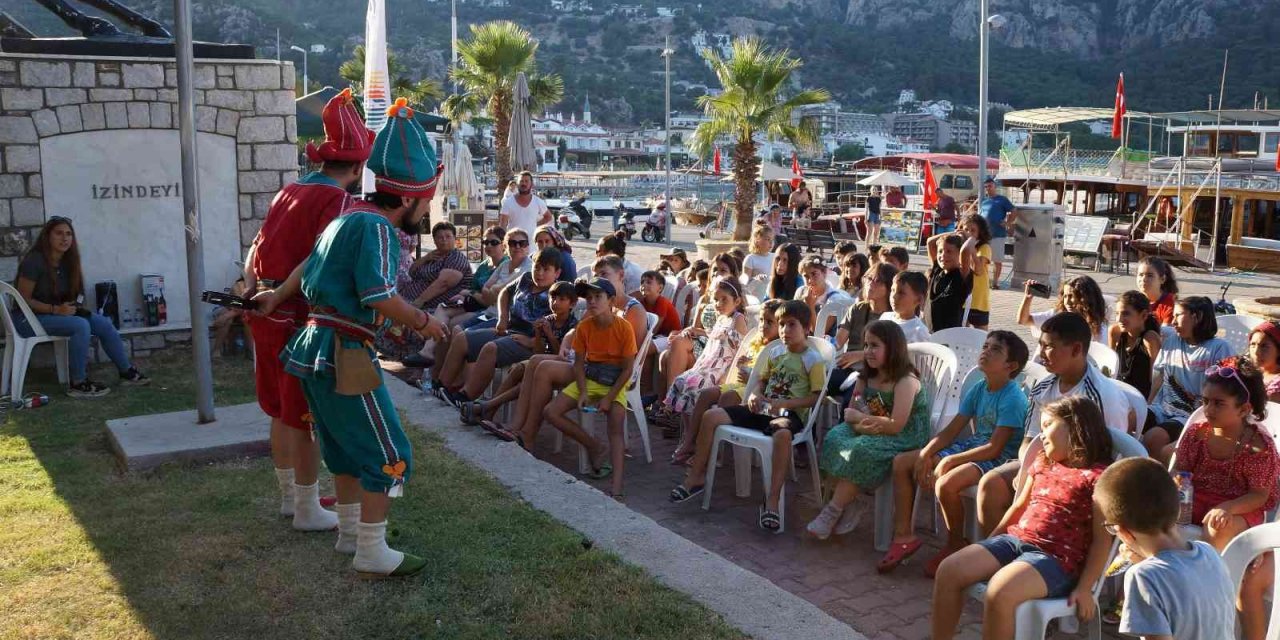 Çocukların tiyatro mutluluğu