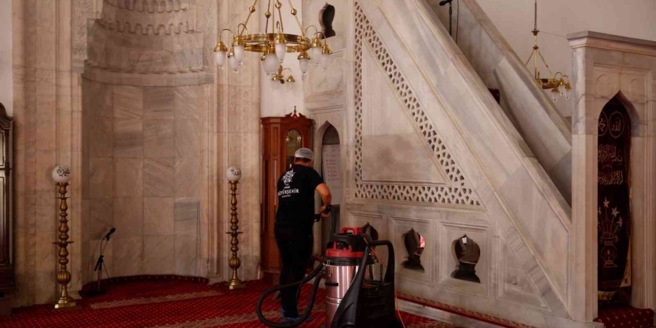 Büyükşehir’den camilerde bayram temizliği