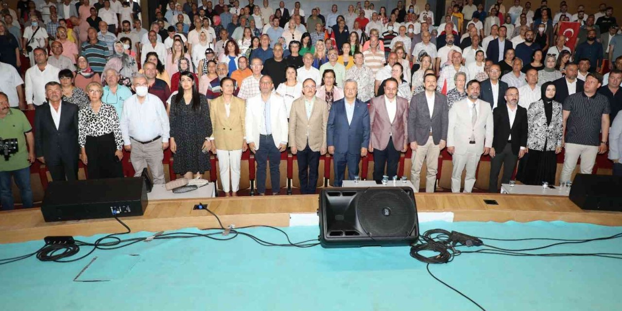 AK Parti İzmir İl Teşkilatı bayramlaşma programında bir araya geldi