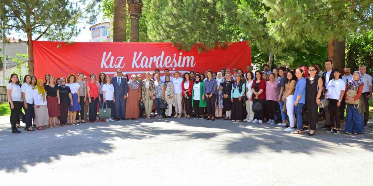 Ülke genelinde Denizli ile birlikte 9 ilde yürütülen ‘Kız Kardeşim’ projesinde eğitimler başladı