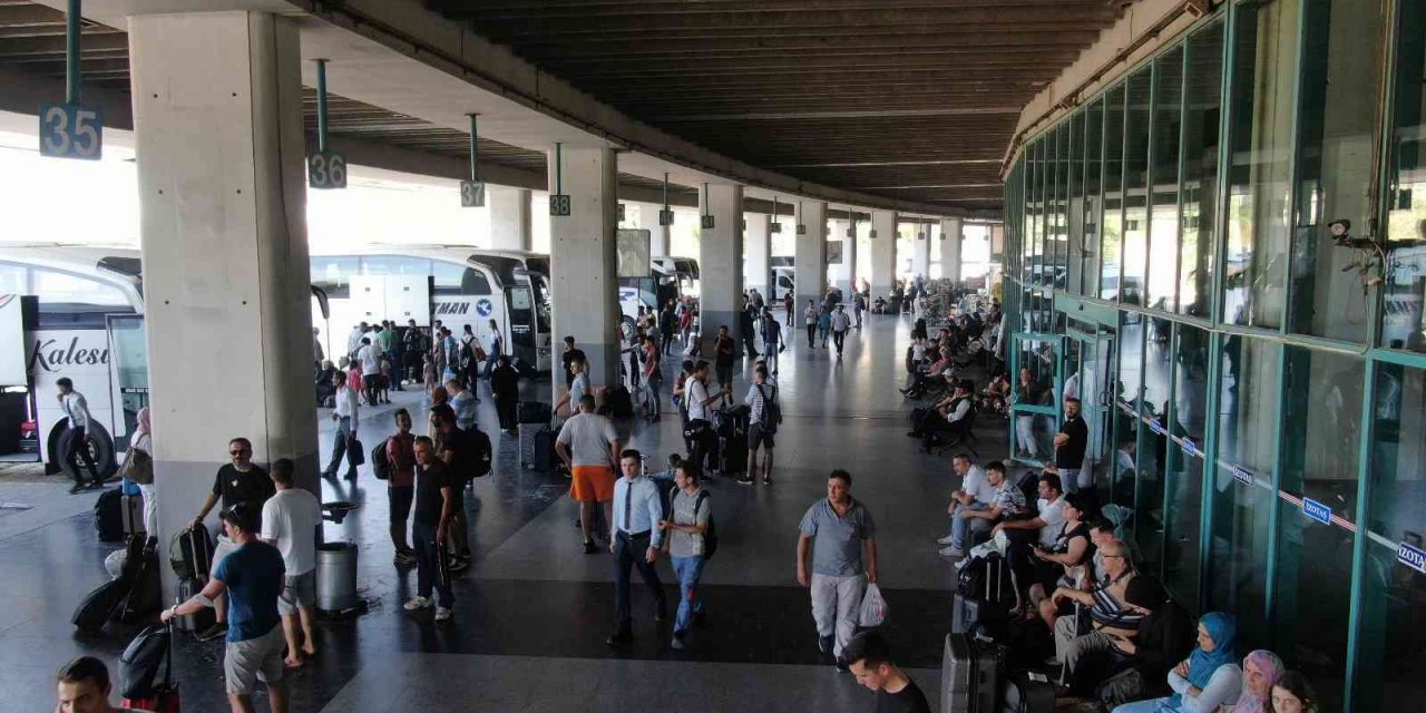 Bayram öncesi bin araç terminalden çıkıyor