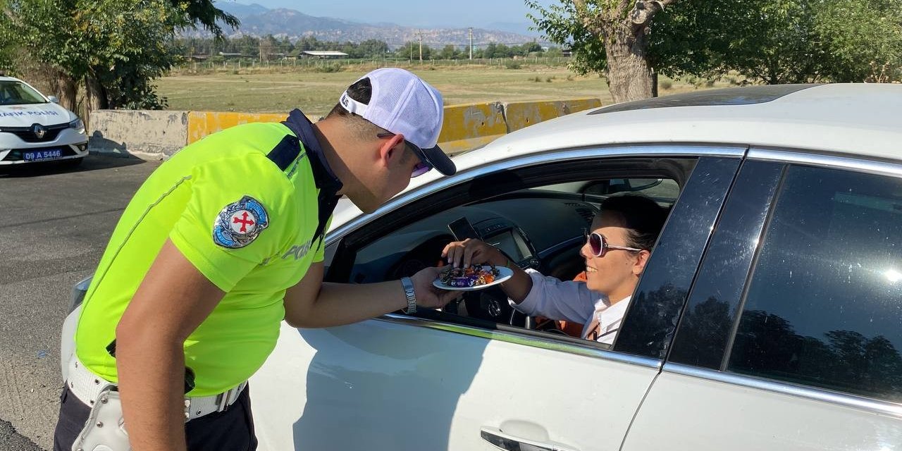 Ceza yerine, şeker yediler