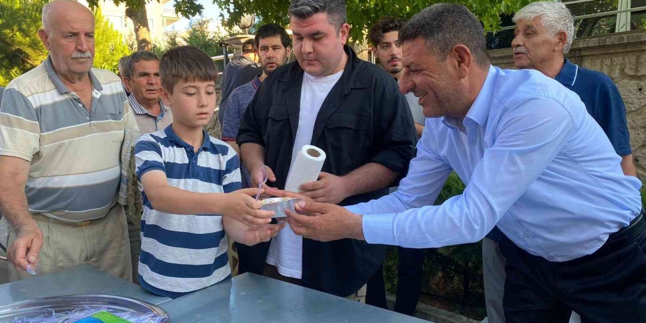 İş insanı Subaşı’ndan bayram namazı sonrası keşkek ikramı