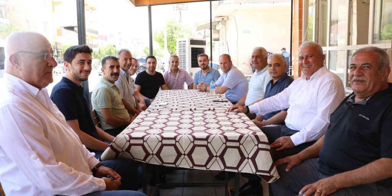 Başkan Atay, vatandaşlarla bayramlaştı