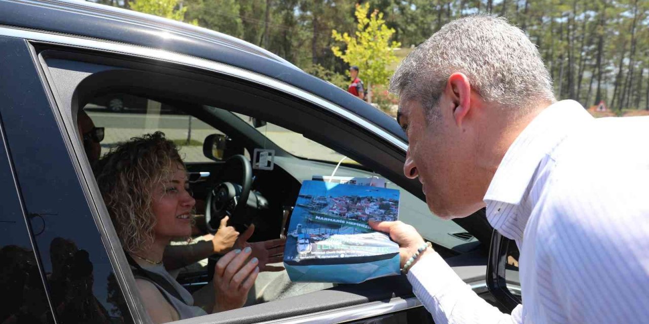 Marmaris Belediyesi, Çetibeli’nde çöp poşeti dağıttı