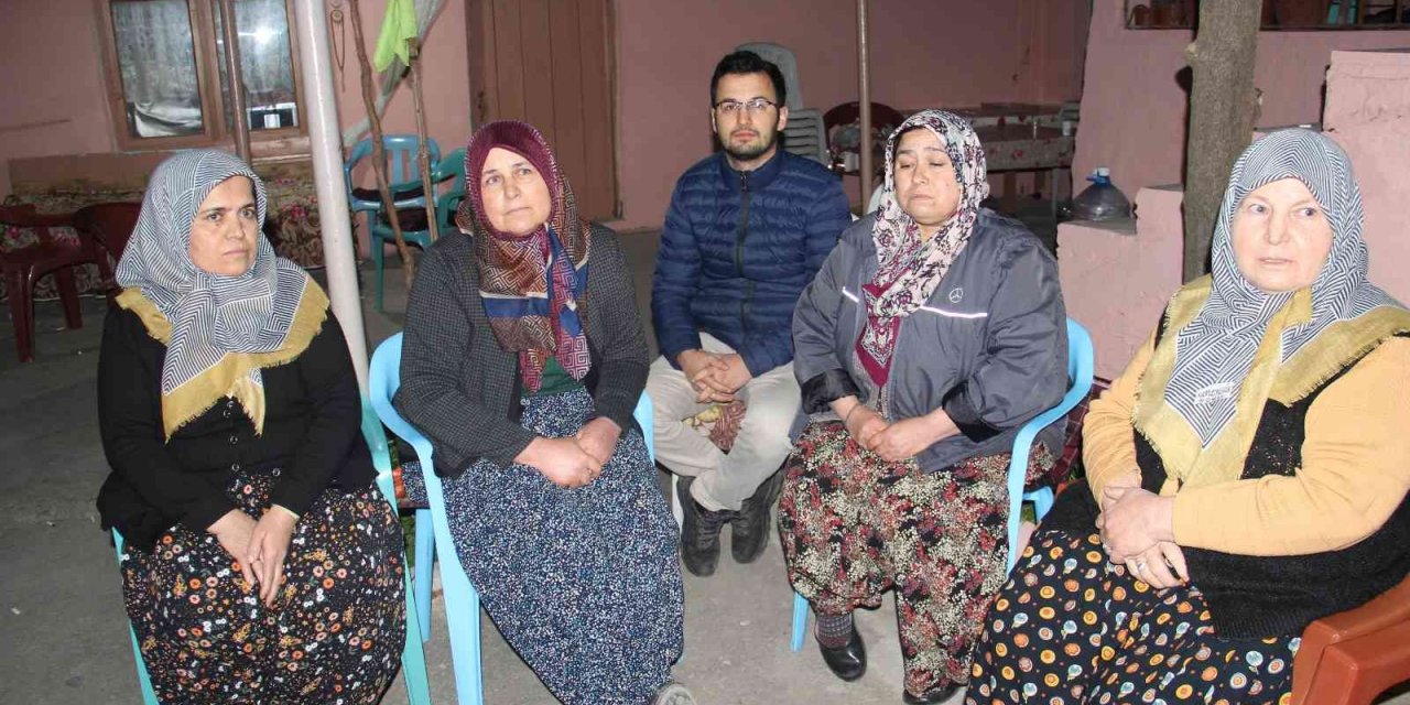 144 gündür haber bekleyen acılı aile bayramı buruk kutladı