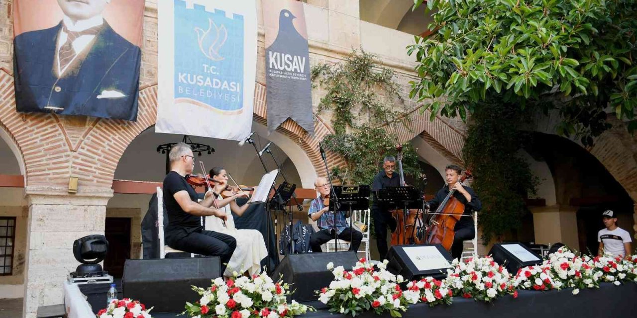 Tarihi Kervansaray’da kruvaziyer yolcuları için klasik müzik dinletisi