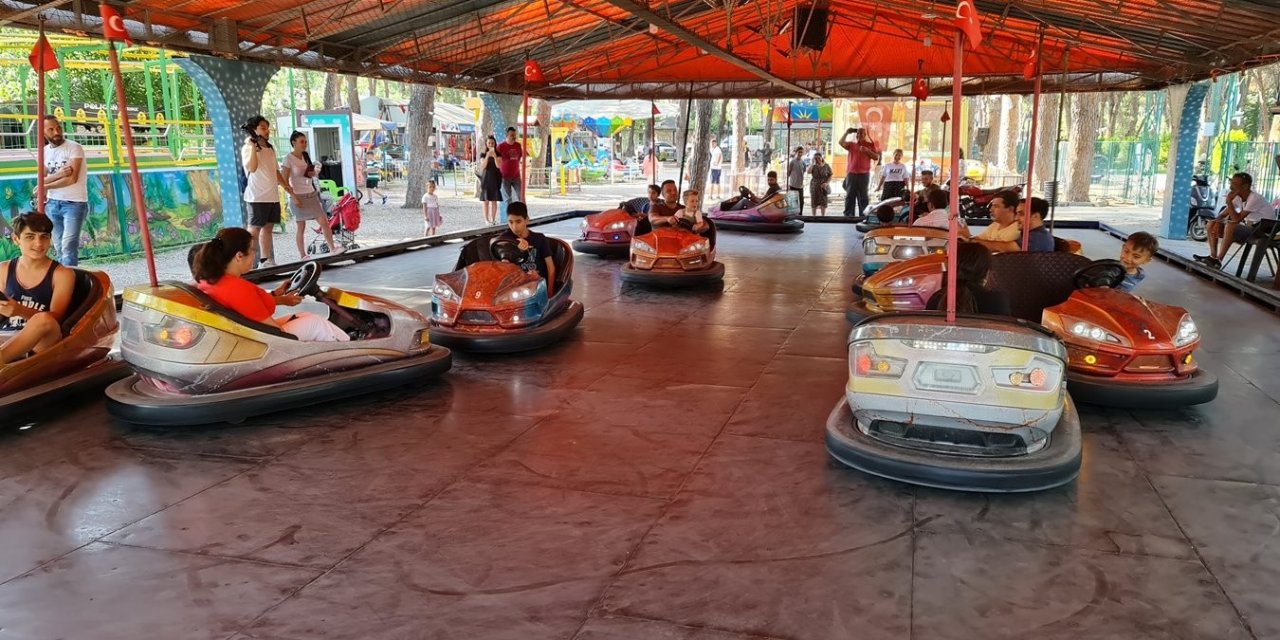 Nazilli’de 7’den 70’e herkes lunaparka akın etti