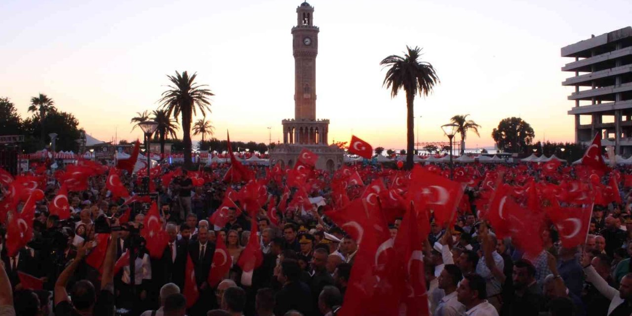 İzmir’de 15 Temmuz anması başladı
