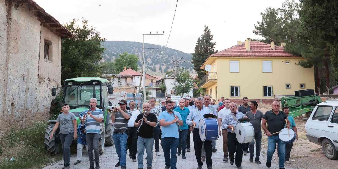 Başkan Zolan, Çivril’de davul ve zurnalarla karşılandı