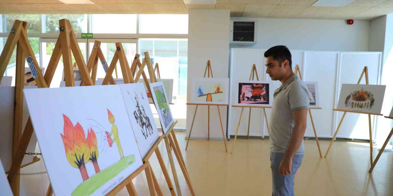 ‘Yangın’ temalı karikatür yarışmasının eserleri sergileniyor