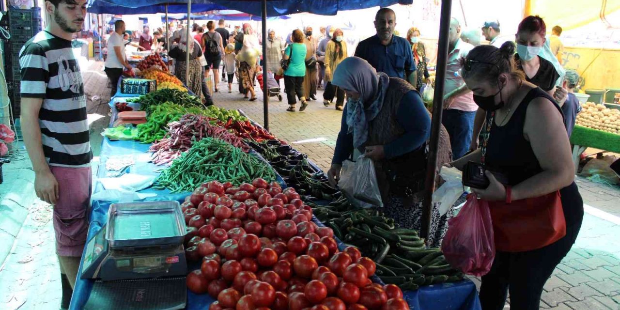 Aydın’da pazarda fiyatlar yarıya düştü