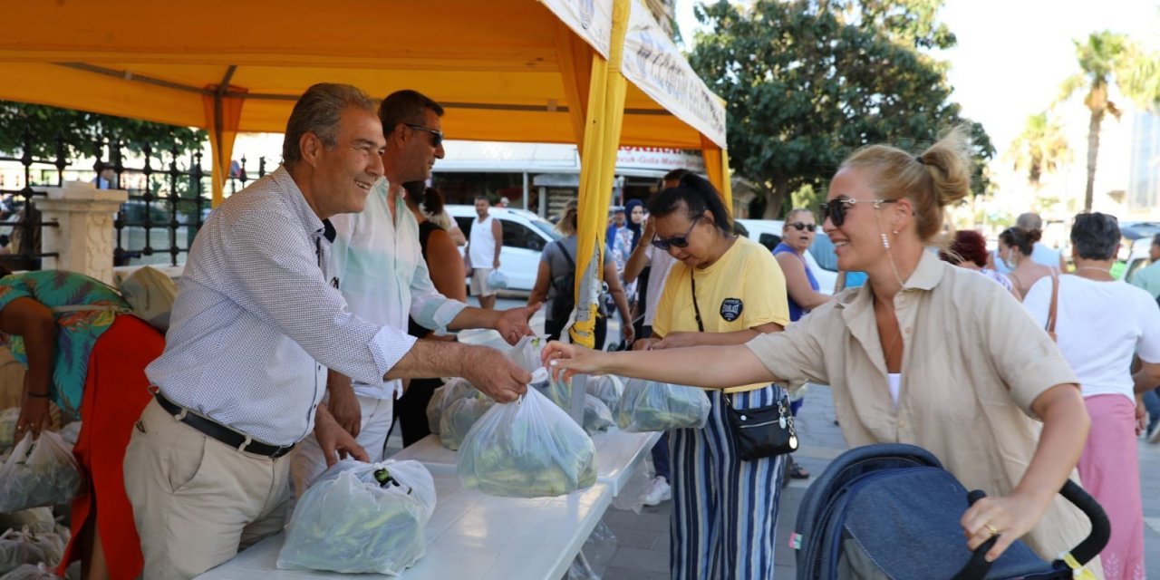 Didim Belediyesi’nin yetiştirdiği ürünler vatandaşlara dağıtıldı