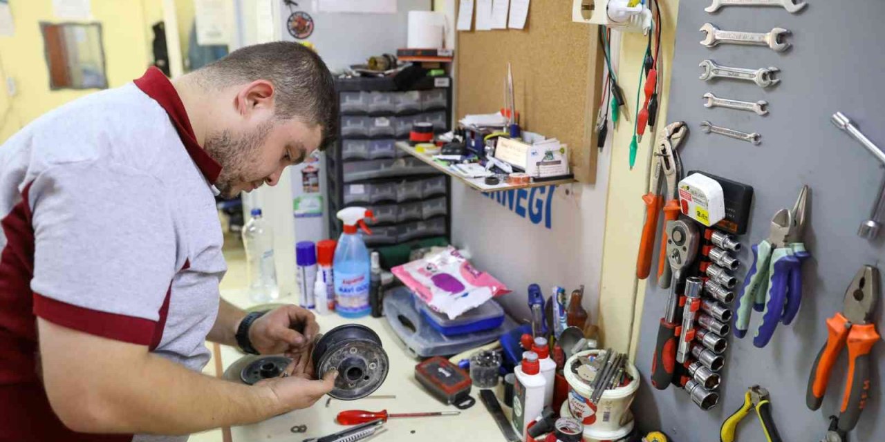 Buca’nın örnek projesi engelli vatandaşları yolda bırakmadı