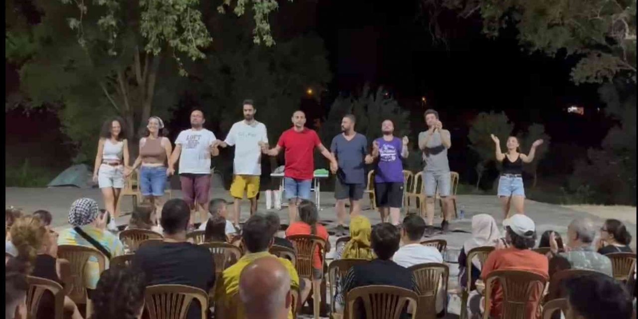 Efeler Belediyesi Şehir Tiyatrosu Sardes Uluslararası Tiyatro Şenliği’ne renk kattı