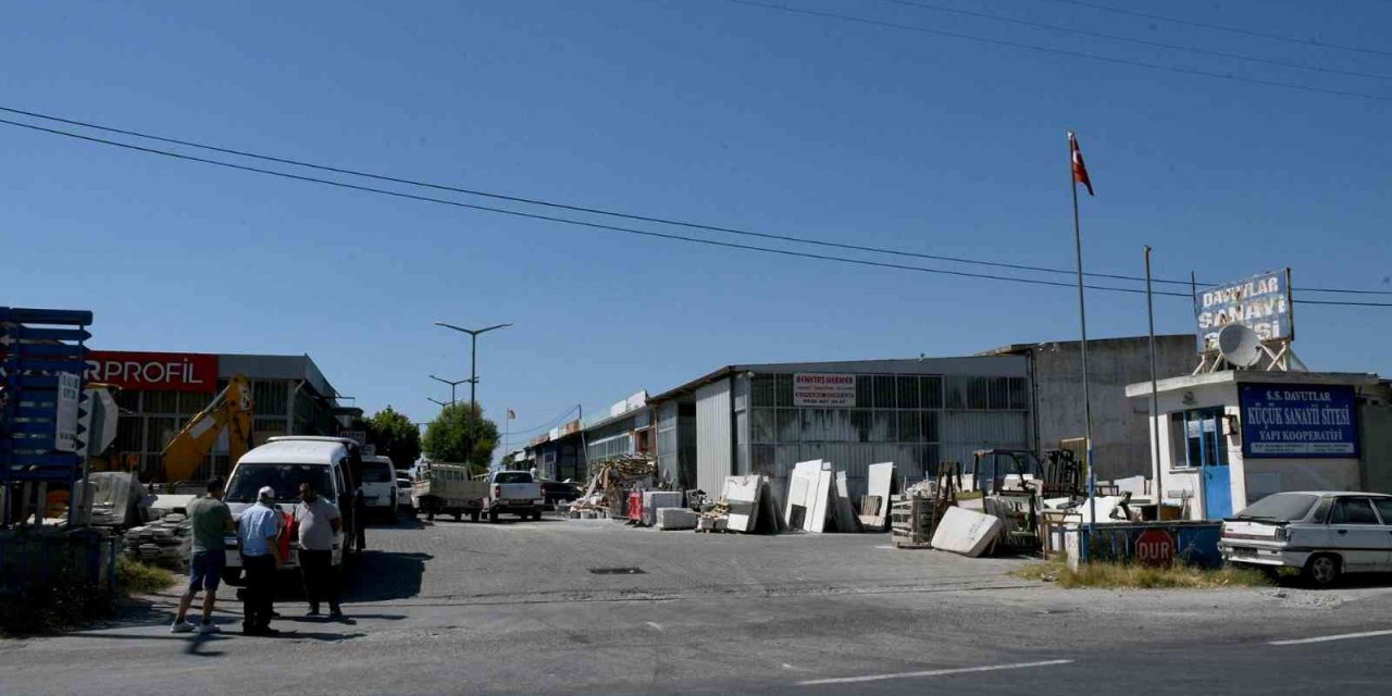 Başkan Günel, Davutlar sanayi esnafına verdiği sözleri yerine getirdi