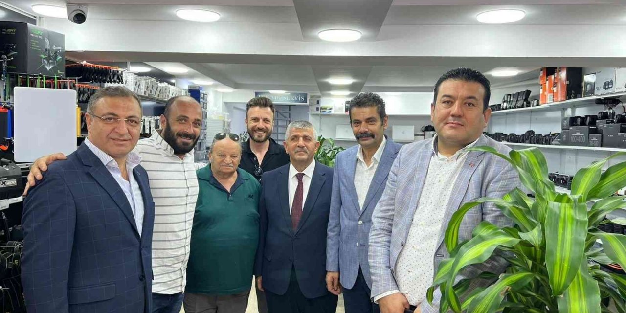 MHP İzmir İl Teşkilatı, bitpazarı esnafıyla kahvaltıda buluştu