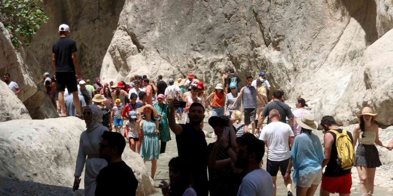 Saklıkent Kanyonu’nu bayram tatilinde 55 bin kişi ziyaret etti