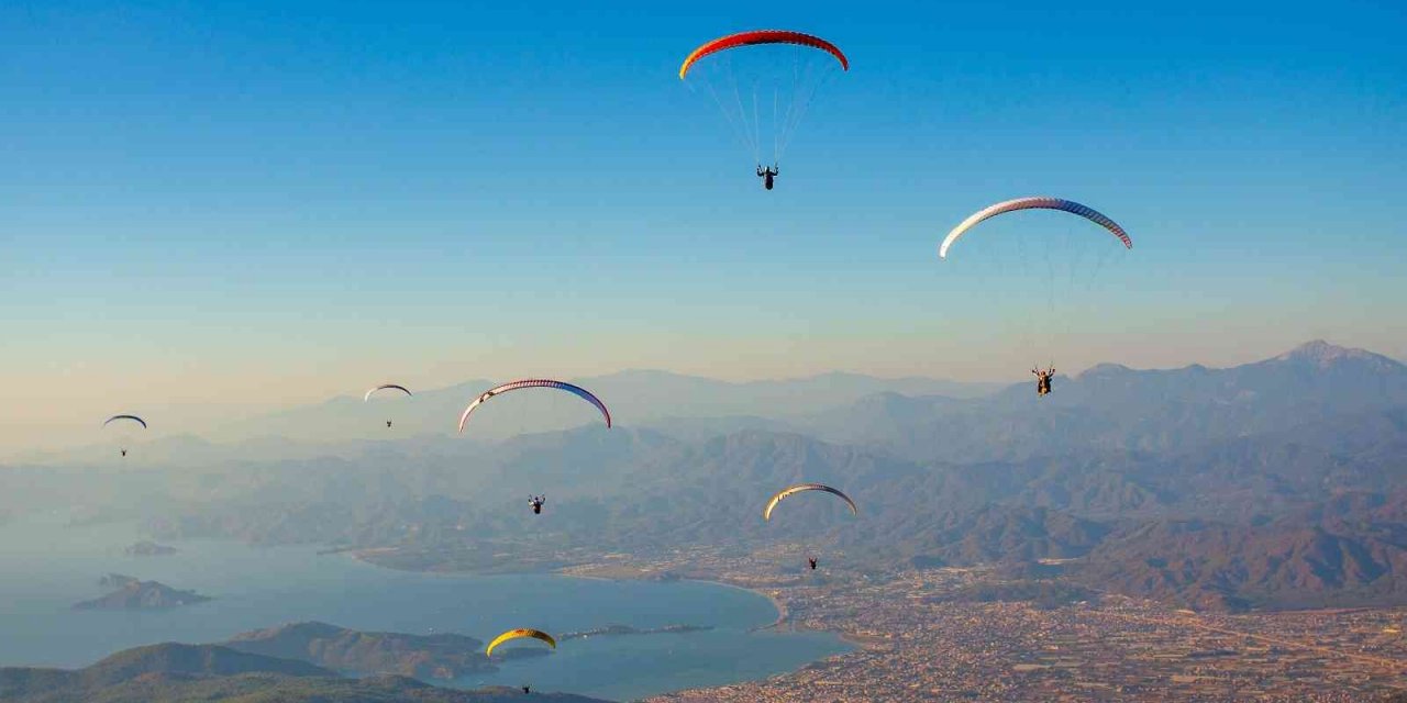 Babadağ’dan yamaç paraşütüyle uçuşlar arttı