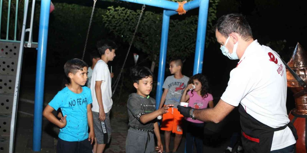 Efeler Belediyesi’nden sıcak havalarda serinleten ikram