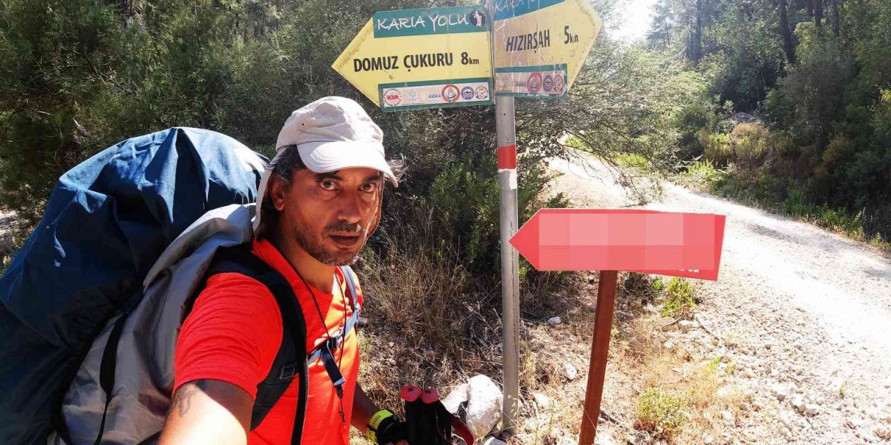 Doğa tutkunu öğretmen tatilini yürüyerek geçiriyor