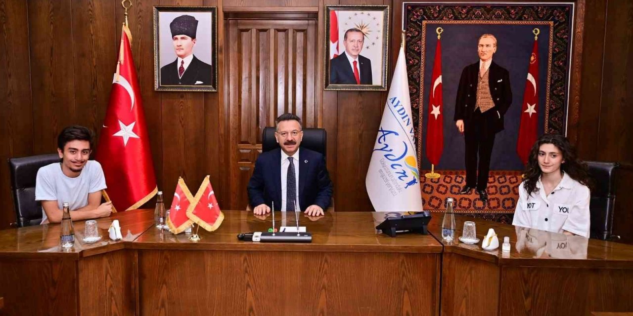 Vali Aksoy, başarılı öğrencileri ağırladı