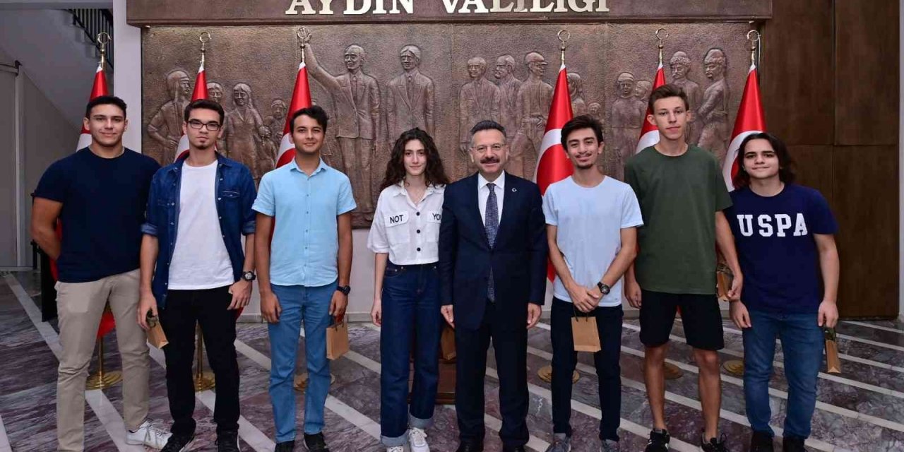 Aydın Valisi Aksoy, YKS 2022 Türkiye şampiyonlarını ağırladı