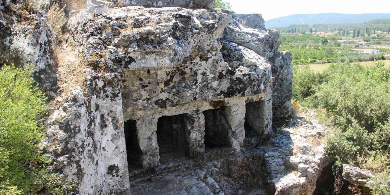 Gizemli kent Thera’da tiyatro gün yüzüne çıktı