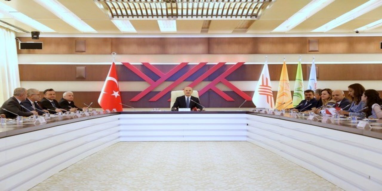 İzmir Kavram Meslek Yüksekokulu’na YÖK’ten ödül