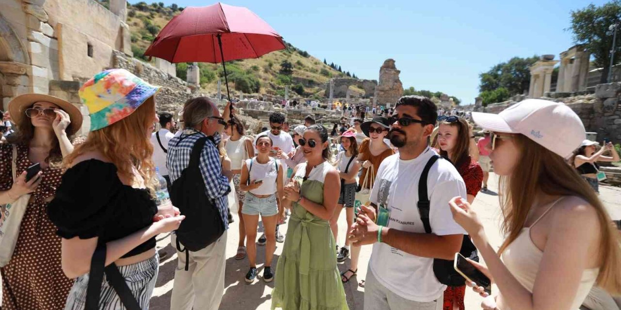 Başkan Ceritoğlu Sengel’den Avrupalı gençlere rehberlik