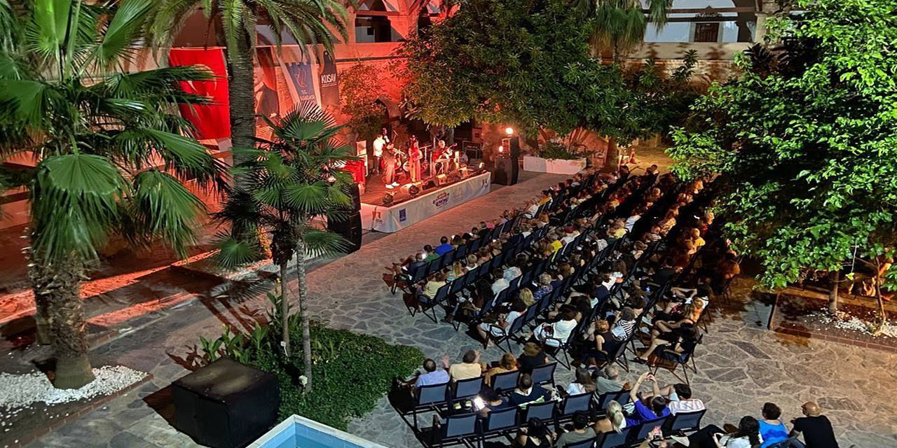 Kuşadası yaz boyunca sanatla güzelleşiyor