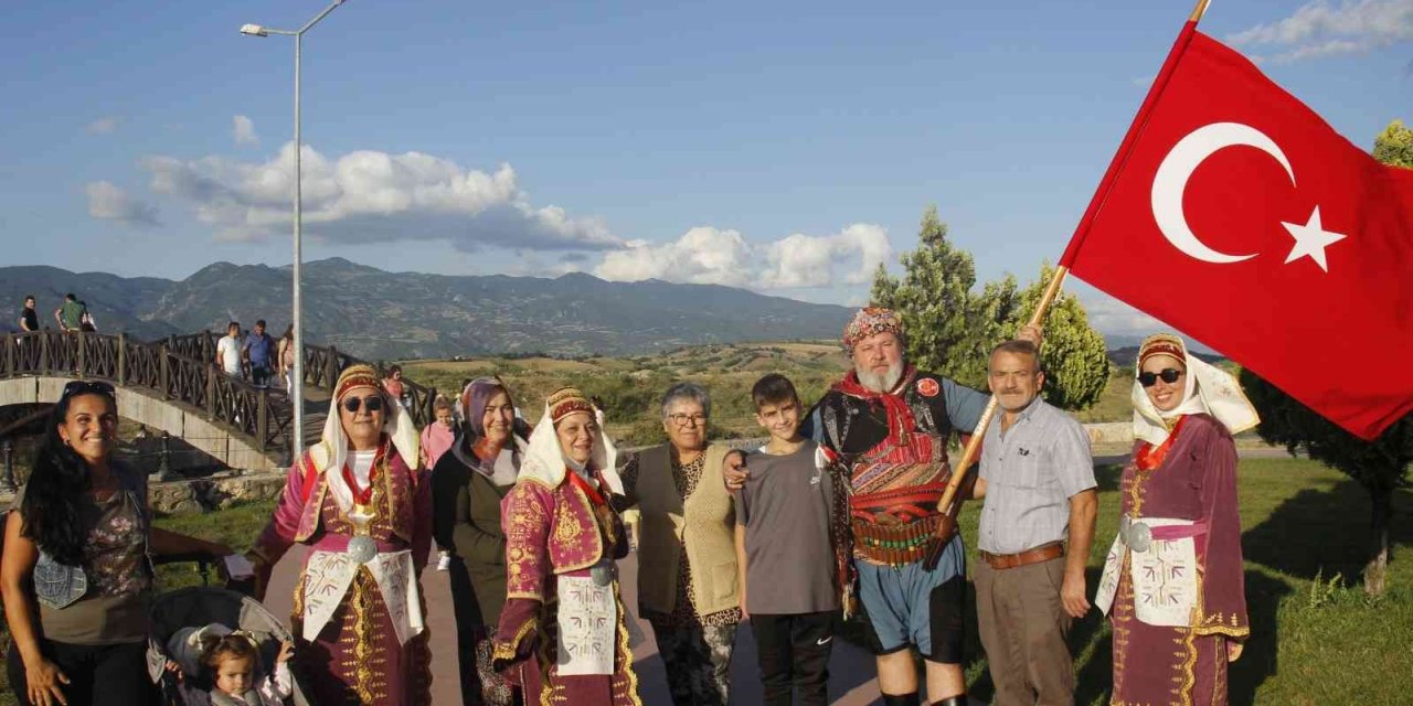 Nazilli Belediyesi Halk Dansları Topluluğu Erbaa festivaline damga vurdu