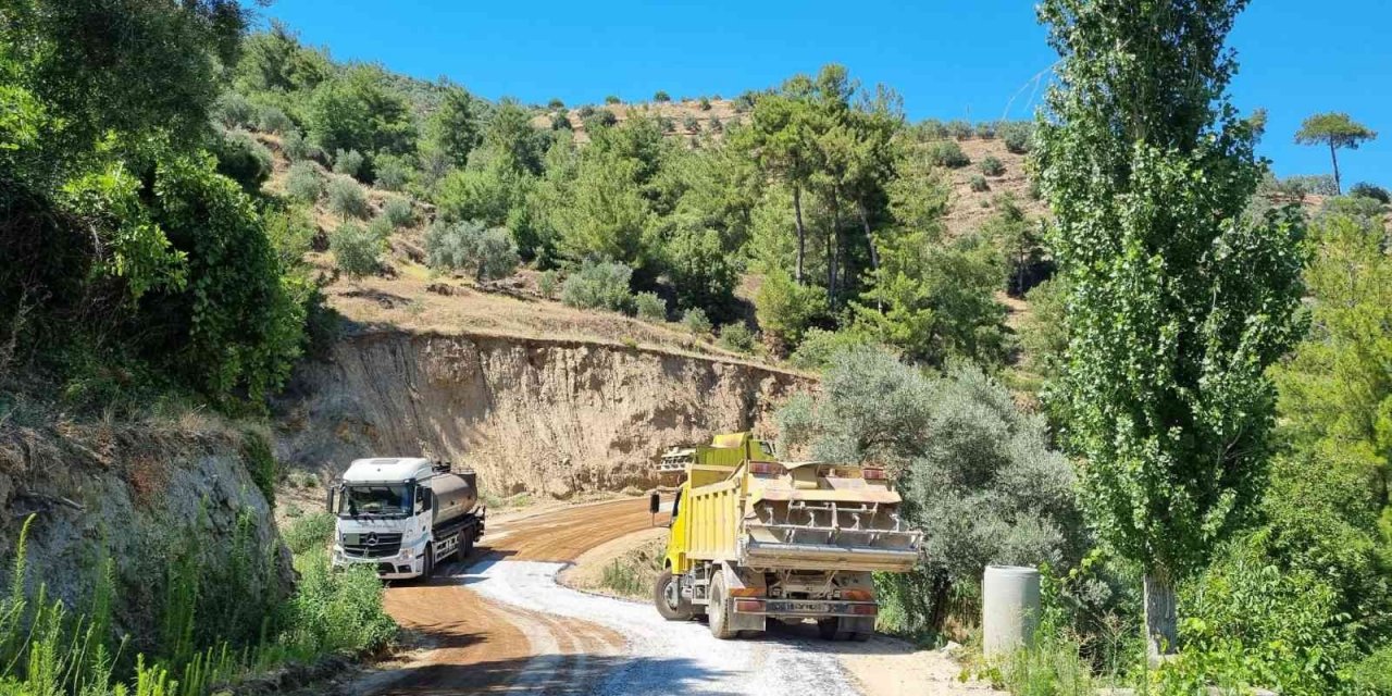 Aydın Büyükşehir Belediyesi’nden Bozdoğan’da yol çalışması