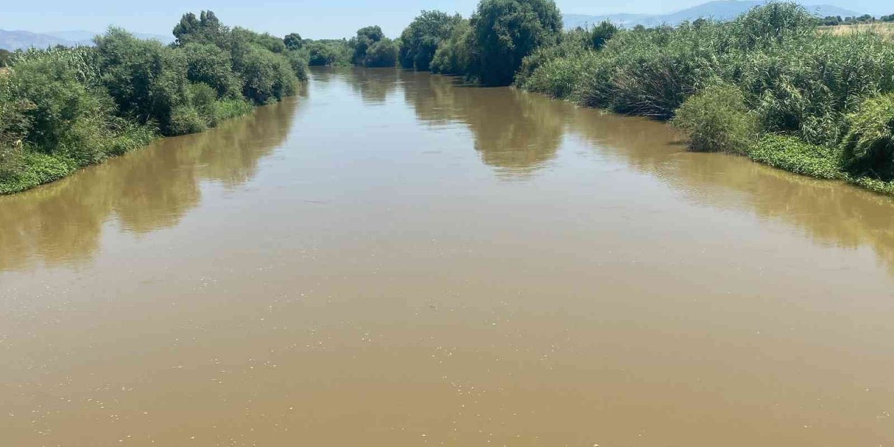 Geçen yıl kuraklık nedeniyle su sıkıntısı çeken çiftçilerin bu sene yüzü gülüyor