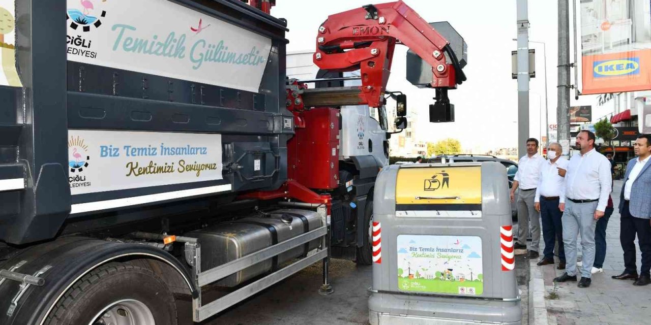 Çiğli’de 3700 litrelik yeni konteynerler alındı