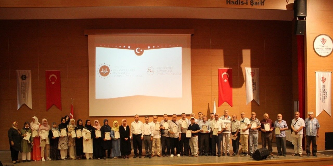 Aydınlı hacılar, katılım sertifikalarını aldı