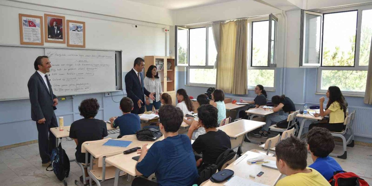 Yaz kursları öğrencilerin başarılarını katlıyor