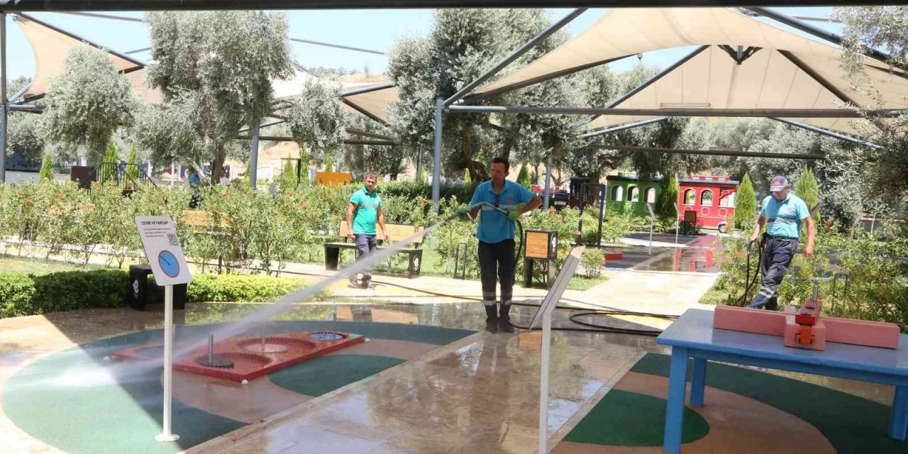 Prof. Dr. Aziz Sancar Matematik ve Bilim Parkı’nda temizlik çalışması yapıldı