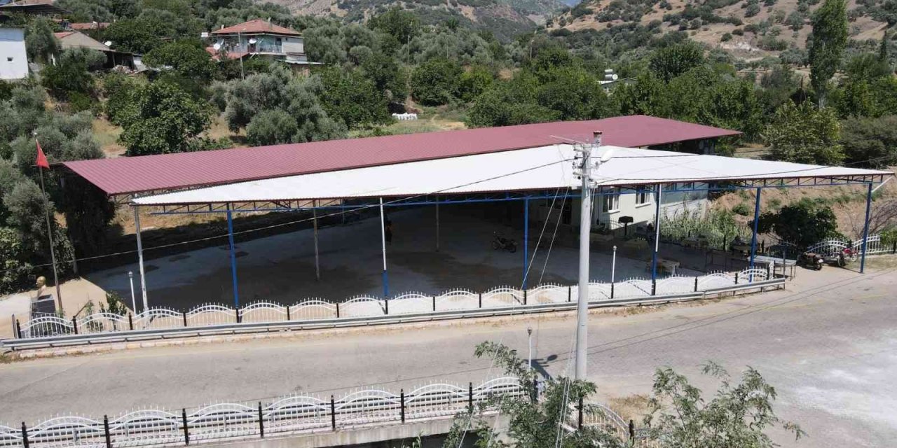 Dereağzı Mahallesi’nde çok amaçlı sosyal alan zemini yenilendi