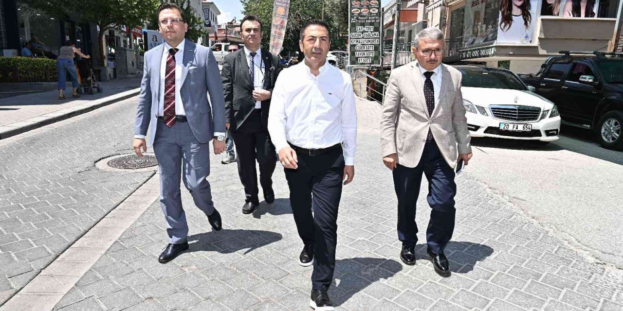 Başkan Erdoğan üye esnafların sorunlarını yerinde dinliyor